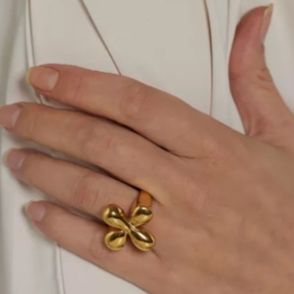 Cross Ring - Picture 2 of 4